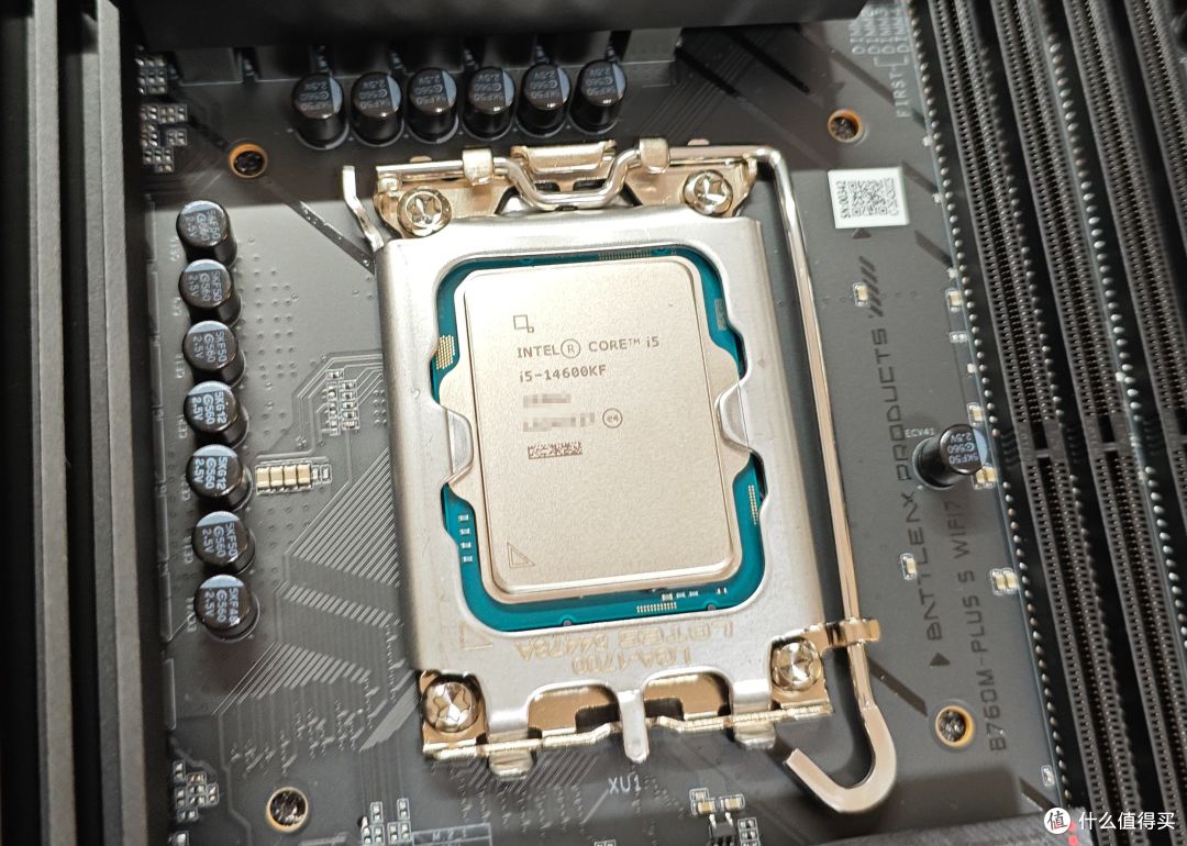 DDR4依旧能战！14600KF+B760M超级黑刃装机实测，性价比才是核心