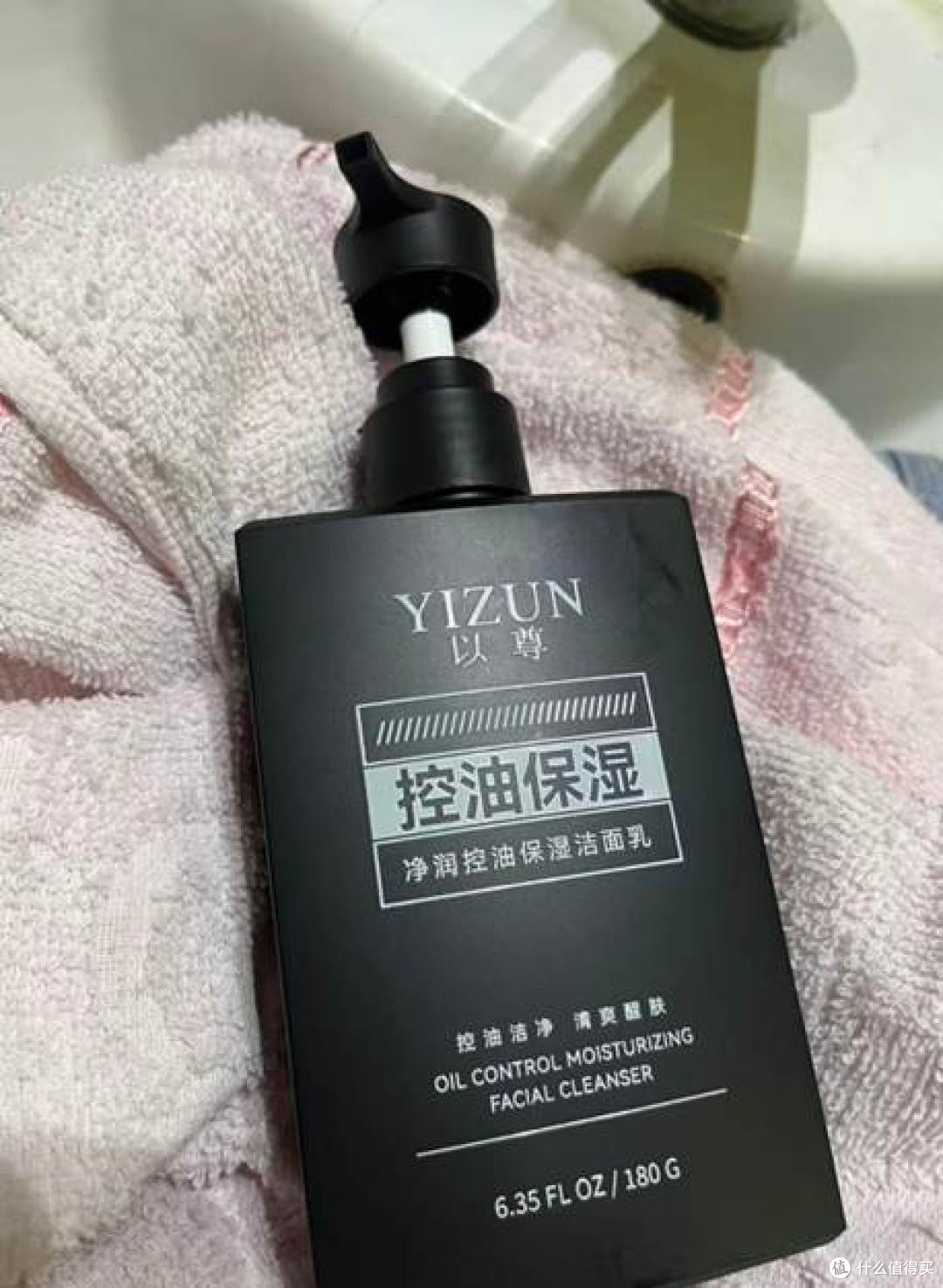 户外通勤暴晒之后！男生挑控油洗面奶避开片面跟风选择