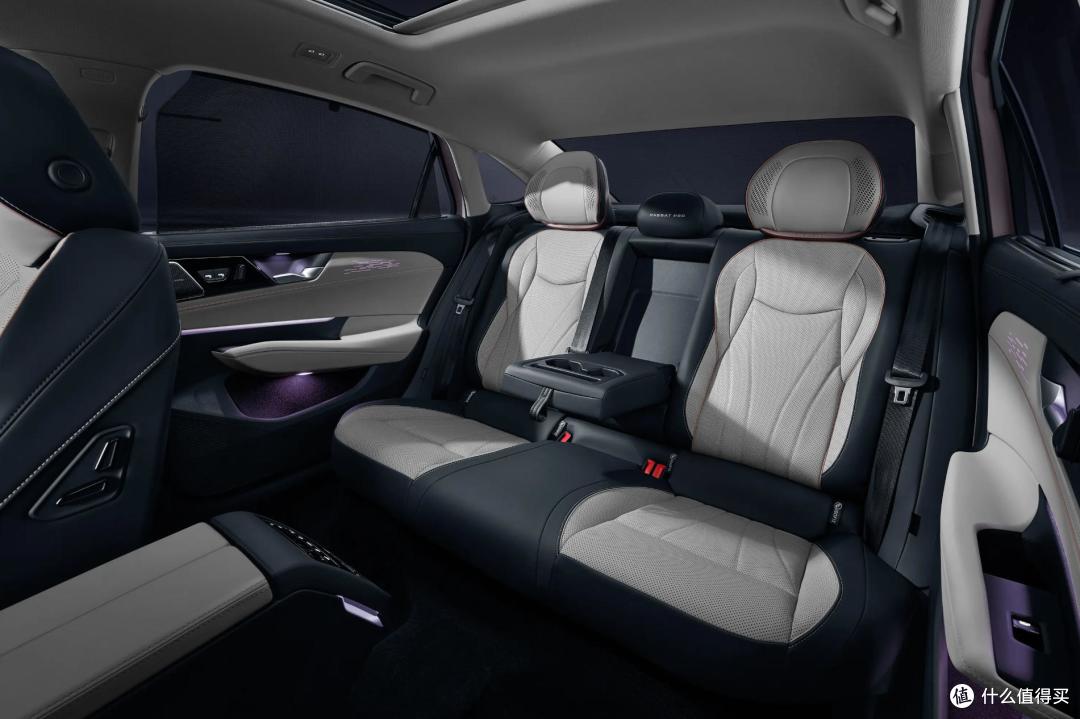 2027款帕萨特Pro上市 售13.99-20.99万 双大模型智舱