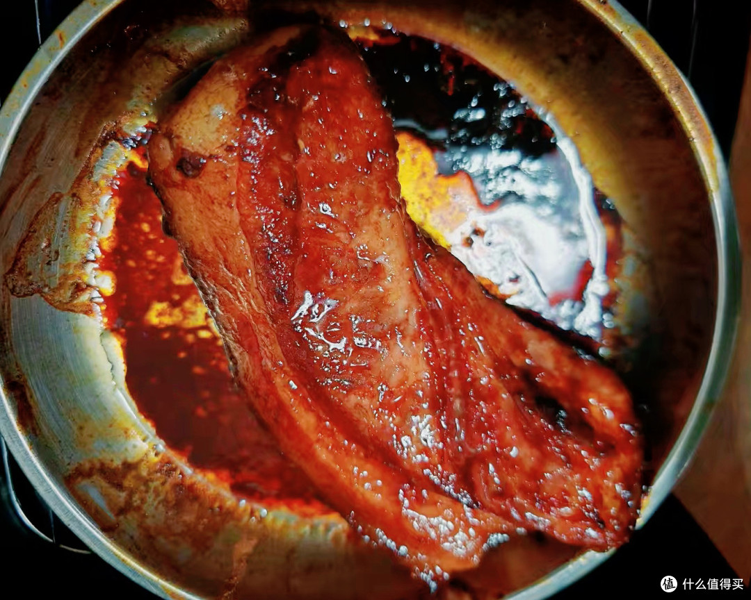 🍖 家传下酒菜:一块叉烧,一瓶玫瑰露酒,治愈打工人的胃与心