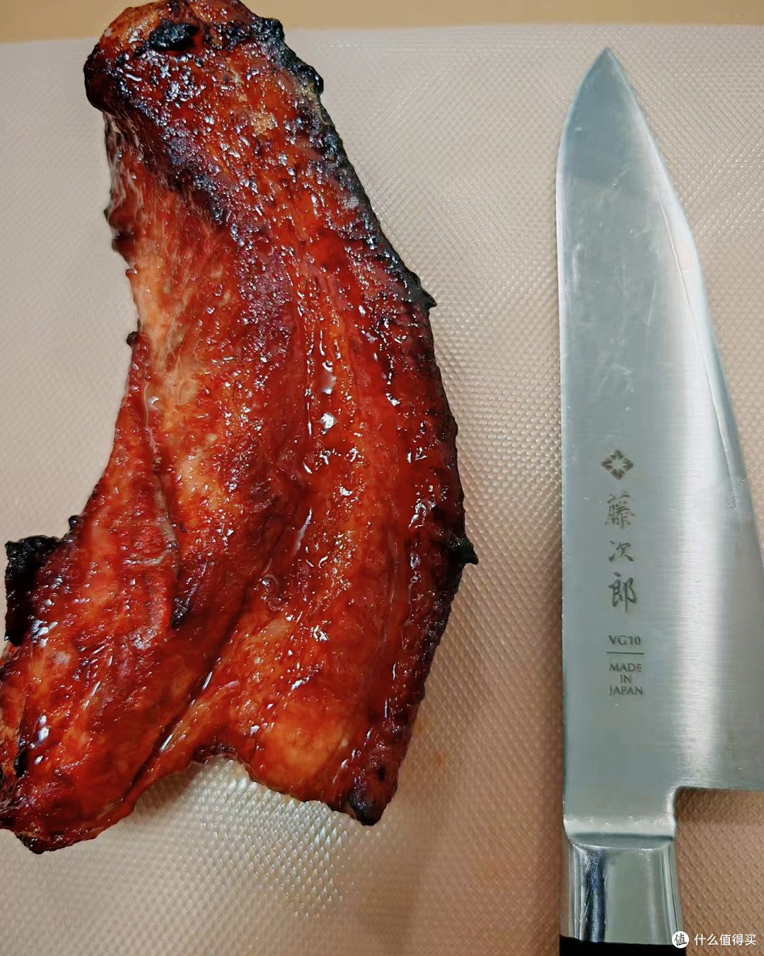 🍖 家传下酒菜:一块叉烧,一瓶玫瑰露酒,治愈打工人的胃与心