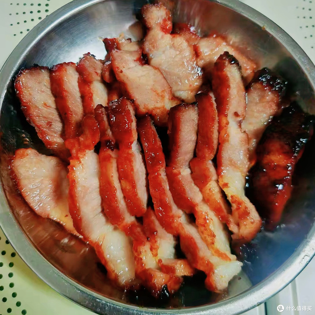 🍖 家传下酒菜:一块叉烧,一瓶玫瑰露酒,治愈打工人的胃与心