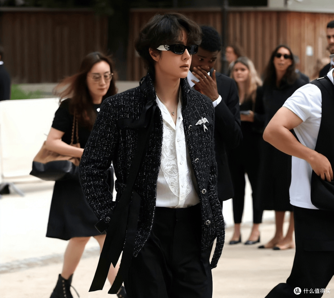 赵丽颖4年没拿到的title,王一博一来就是:云南白药牙膏在急什么