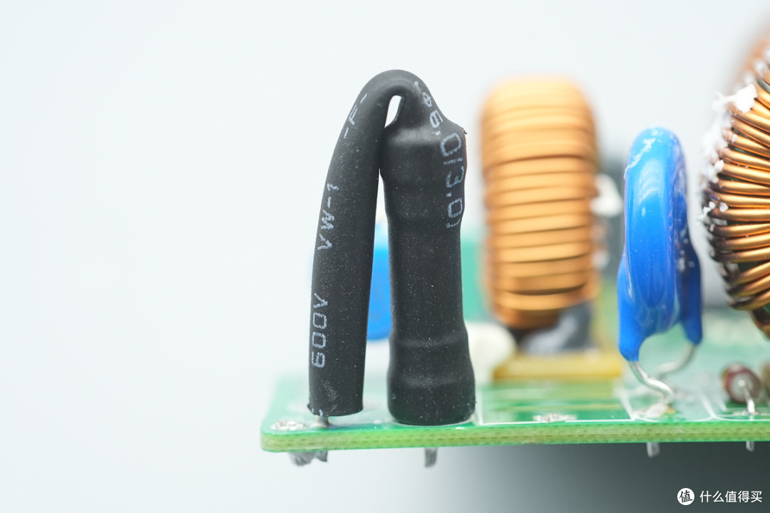 支持N+1 冗余并联,雅特生800W CRPS服务器电源拆解