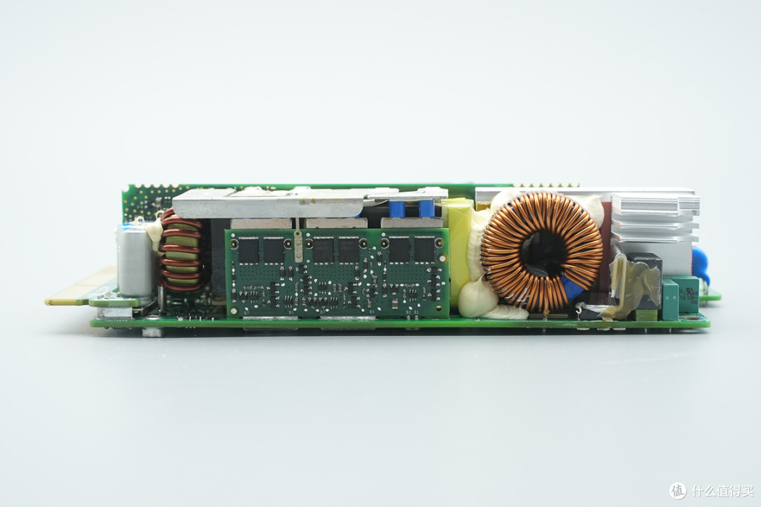 支持N+1 冗余并联,雅特生800W CRPS服务器电源拆解