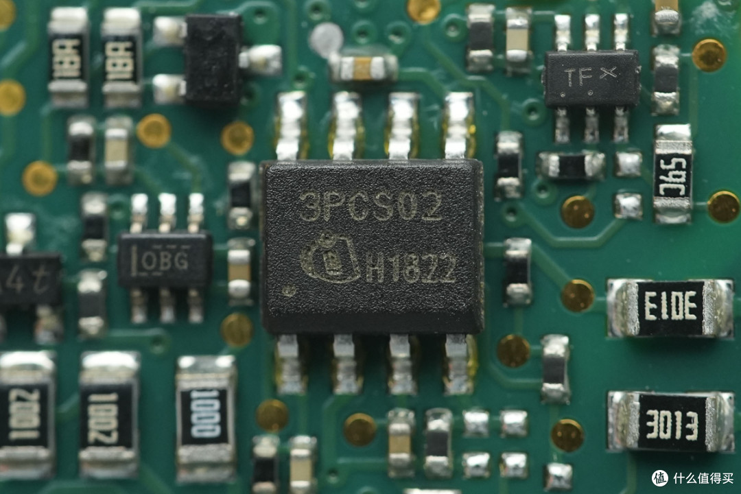 支持N+1 冗余并联,雅特生800W CRPS服务器电源拆解