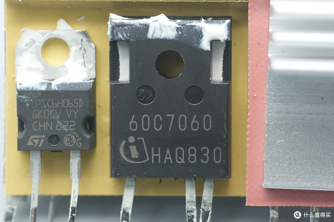 支持N+1 冗余并联,雅特生800W CRPS服务器电源拆解