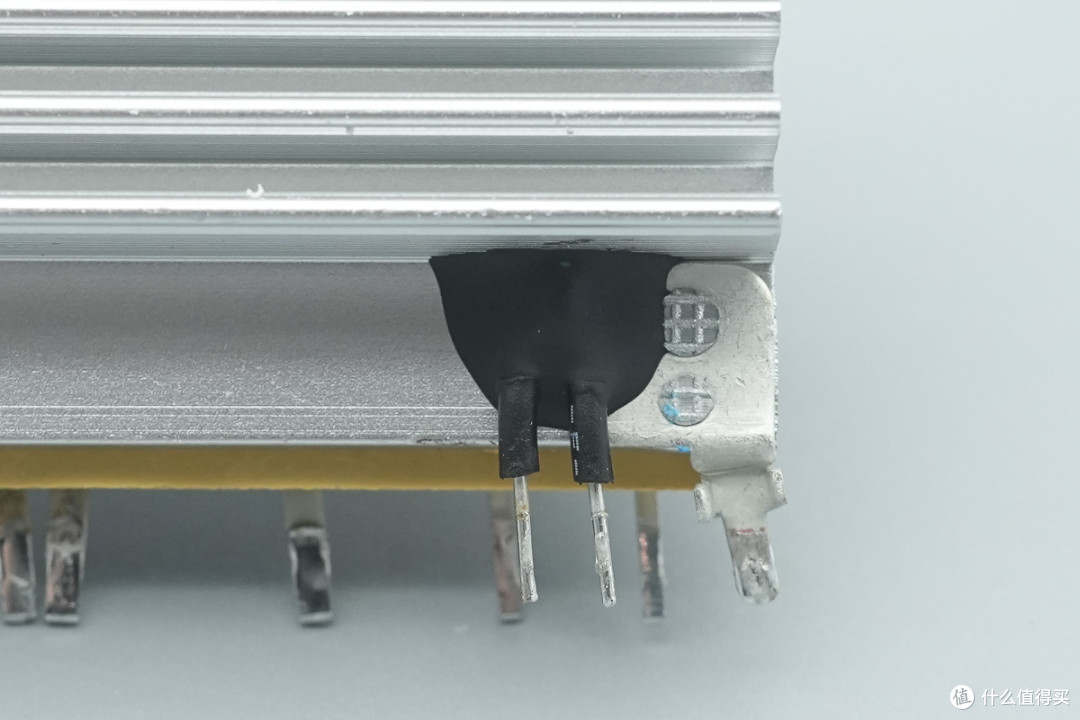 支持N+1 冗余并联,雅特生800W CRPS服务器电源拆解