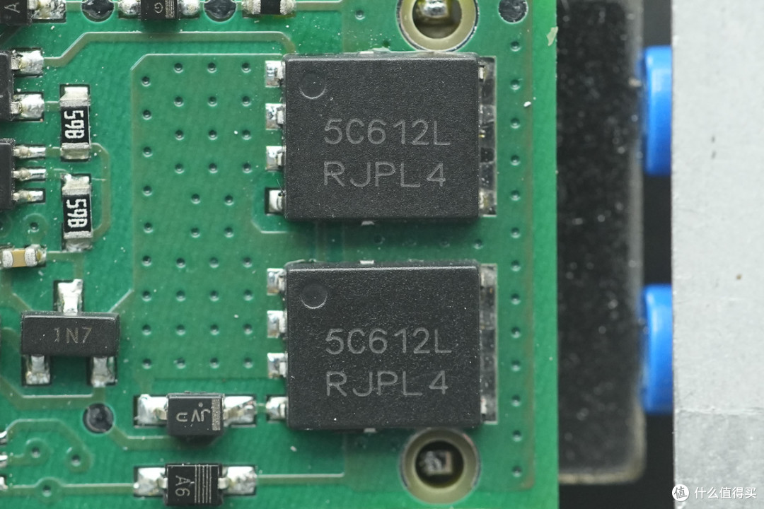 支持N+1 冗余并联,雅特生800W CRPS服务器电源拆解