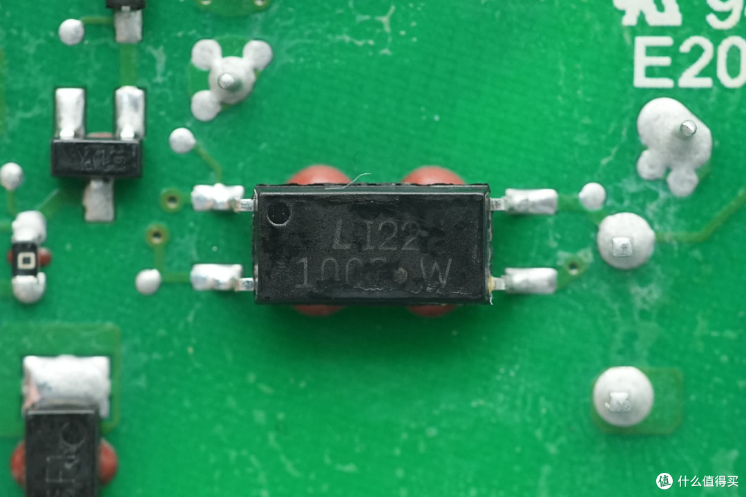 支持N+1 冗余并联,雅特生800W CRPS服务器电源拆解