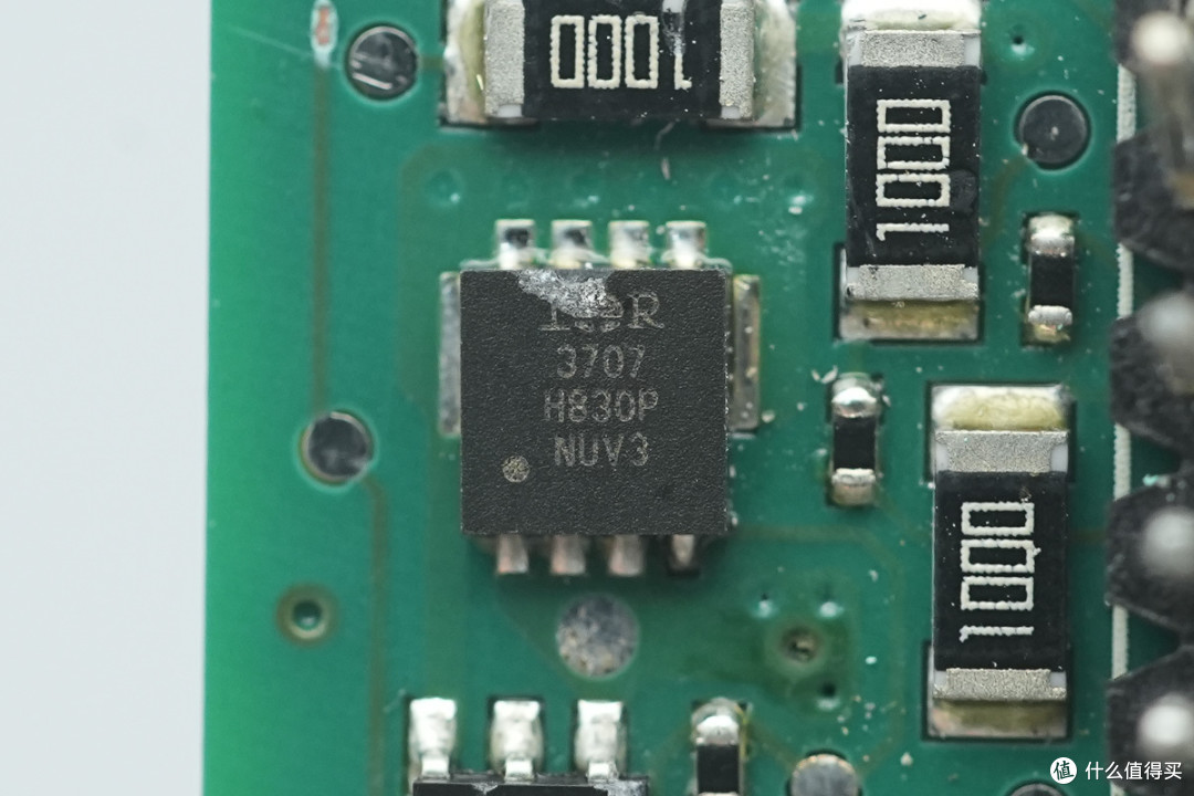 支持N+1 冗余并联,雅特生800W CRPS服务器电源拆解