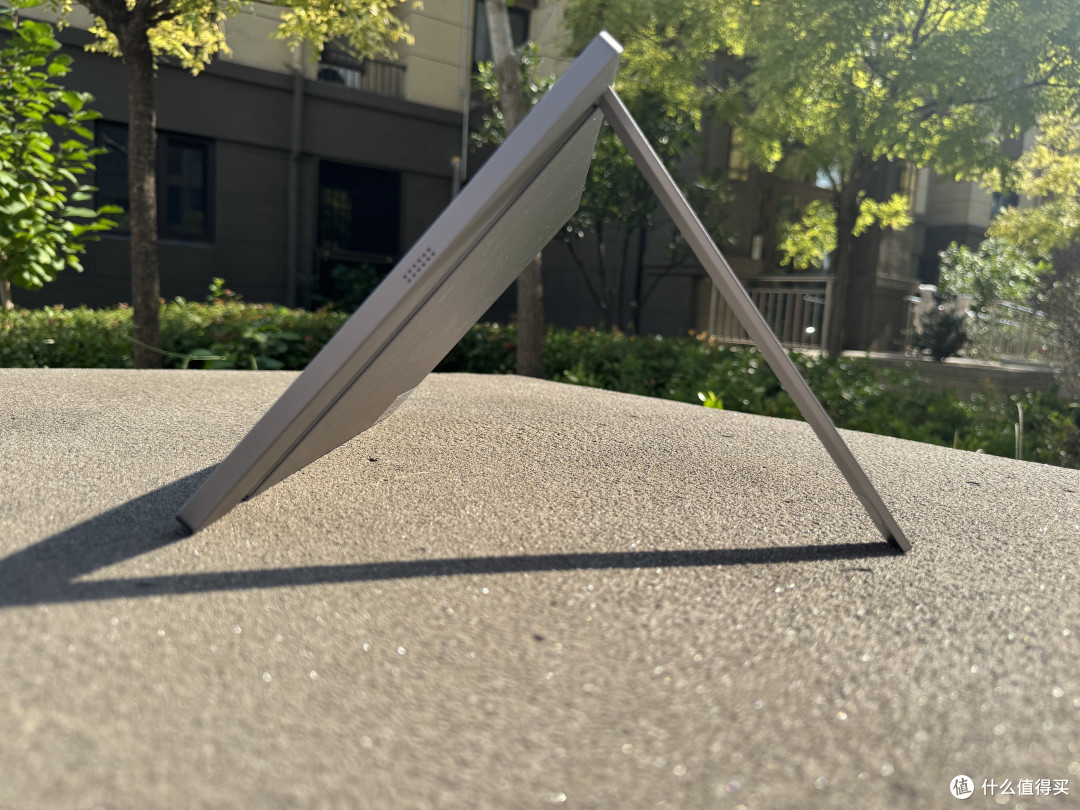为什么妞建议给笔记本都配一台便携高刷显示屏——阿卓帕 Z3FC呢