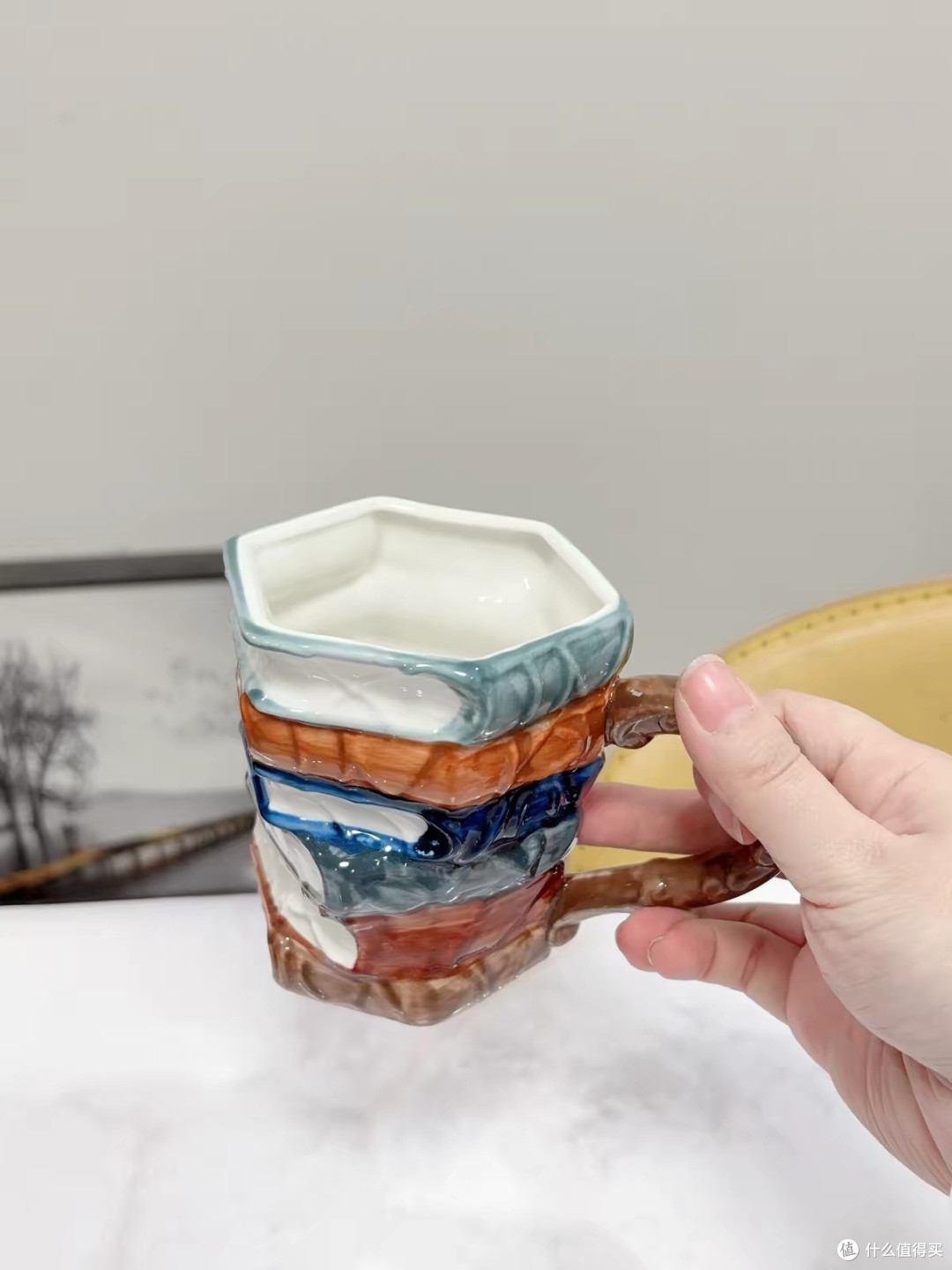 陶瓷书形杯的质感与桌面搭配
