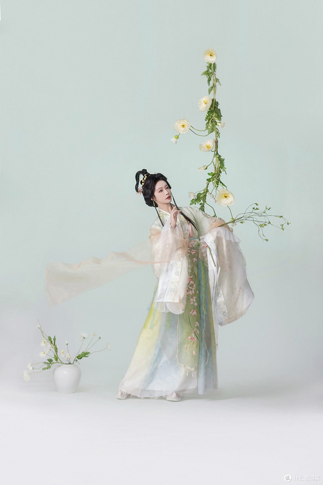 一件穿两季的魏晋风汉服,重工刺绣 + 百褶袖口,细节拉满