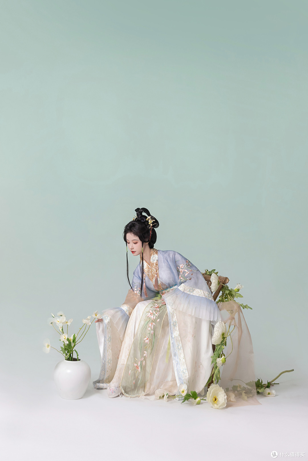一件穿两季的魏晋风汉服,重工刺绣 + 百褶袖口,细节拉满