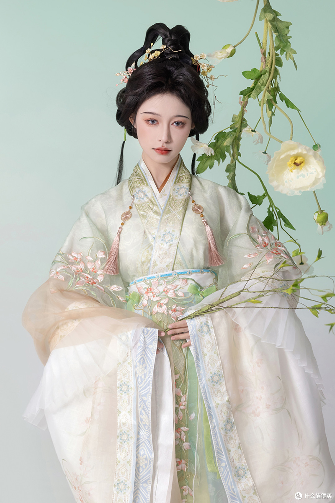 一件穿两季的魏晋风汉服,重工刺绣 + 百褶袖口,细节拉满