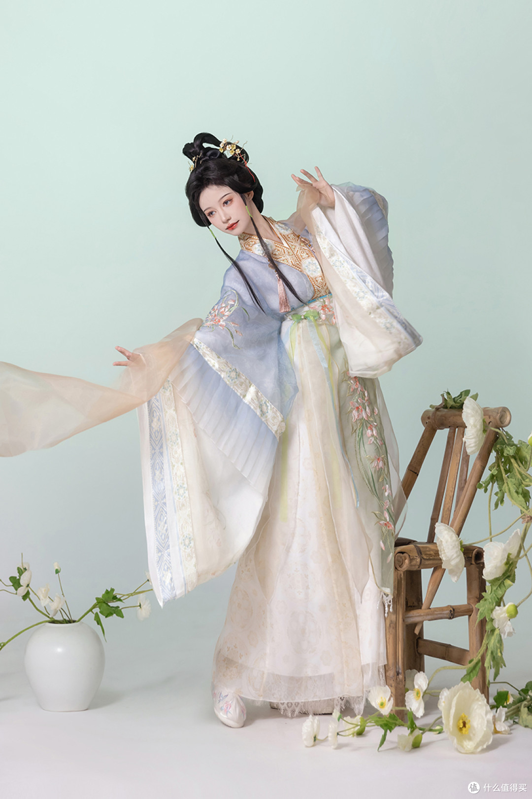 一件穿两季的魏晋风汉服,重工刺绣 + 百褶袖口,细节拉满