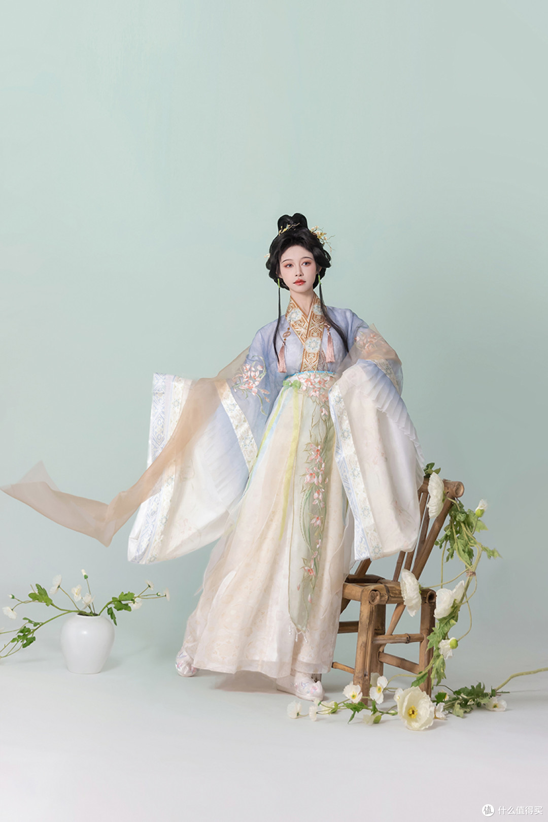 一件穿两季的魏晋风汉服,重工刺绣 + 百褶袖口,细节拉满