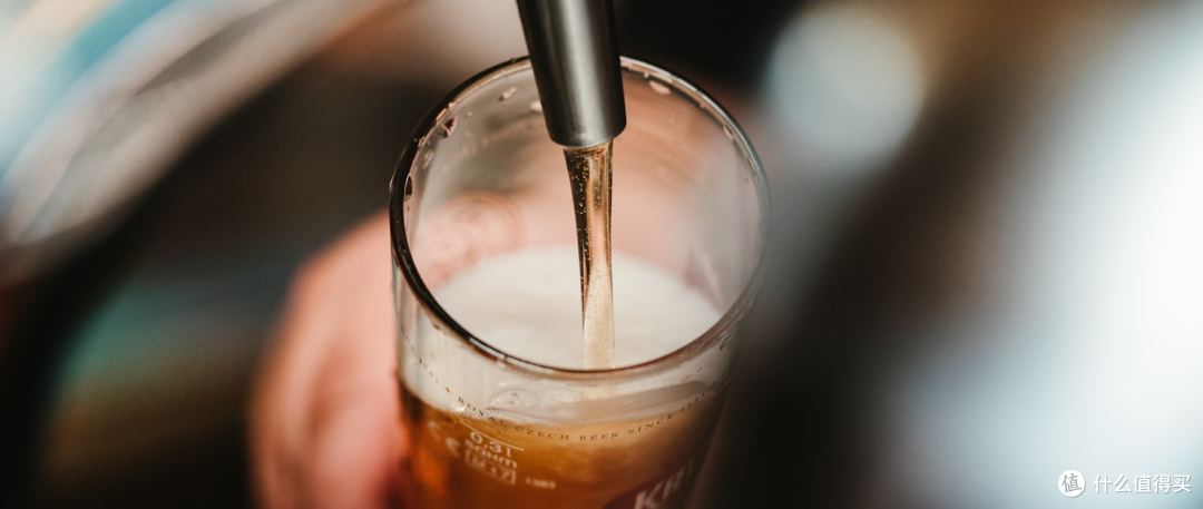 青岛啤酒一厂、二厂到底有啥区别?一篇说清厂区、系列与口感选择