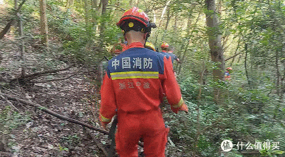 山野备忘录|男子听信AI抄近道下山,他越走越偏,最后 AI 说"哈哈,确实"
