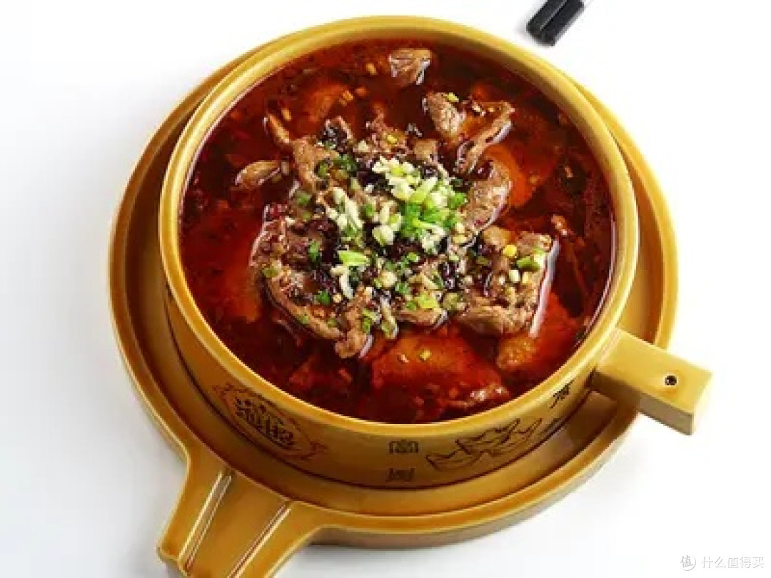 红油滚烫，一碗水煮牛肉的江湖烟火