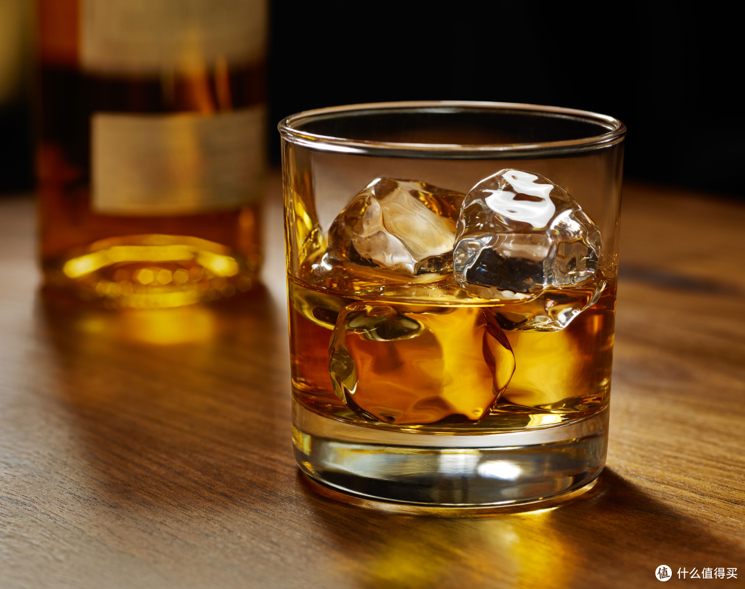 白酒辣、啤酒胀、红酒涩,第一次喝威士忌到底该怎么选?