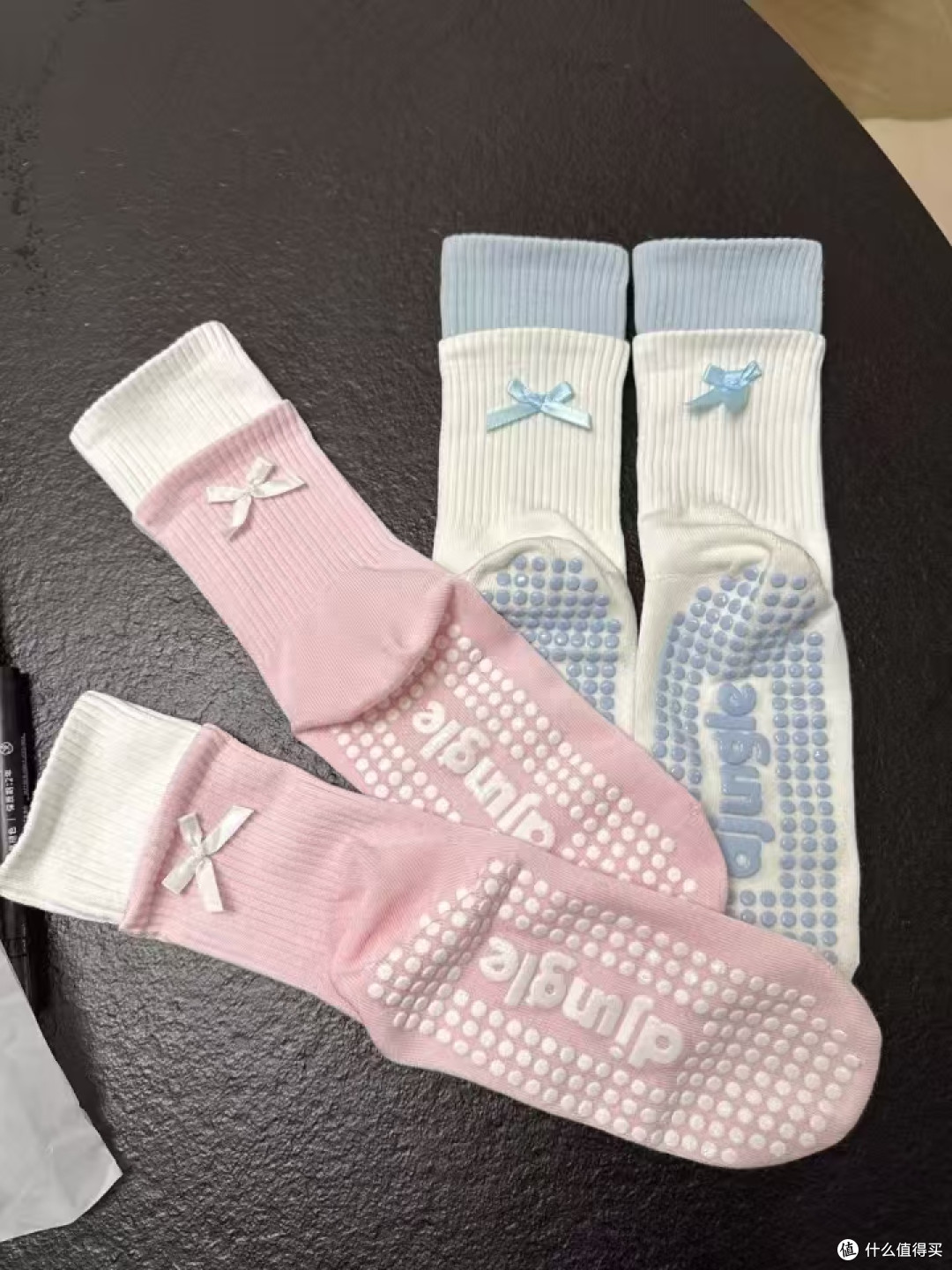 运动健身必备✅拼色点胶防滑瑜伽袜透气百搭