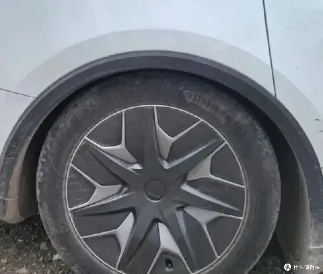 特斯拉Model Y L后轮塌陷引争议