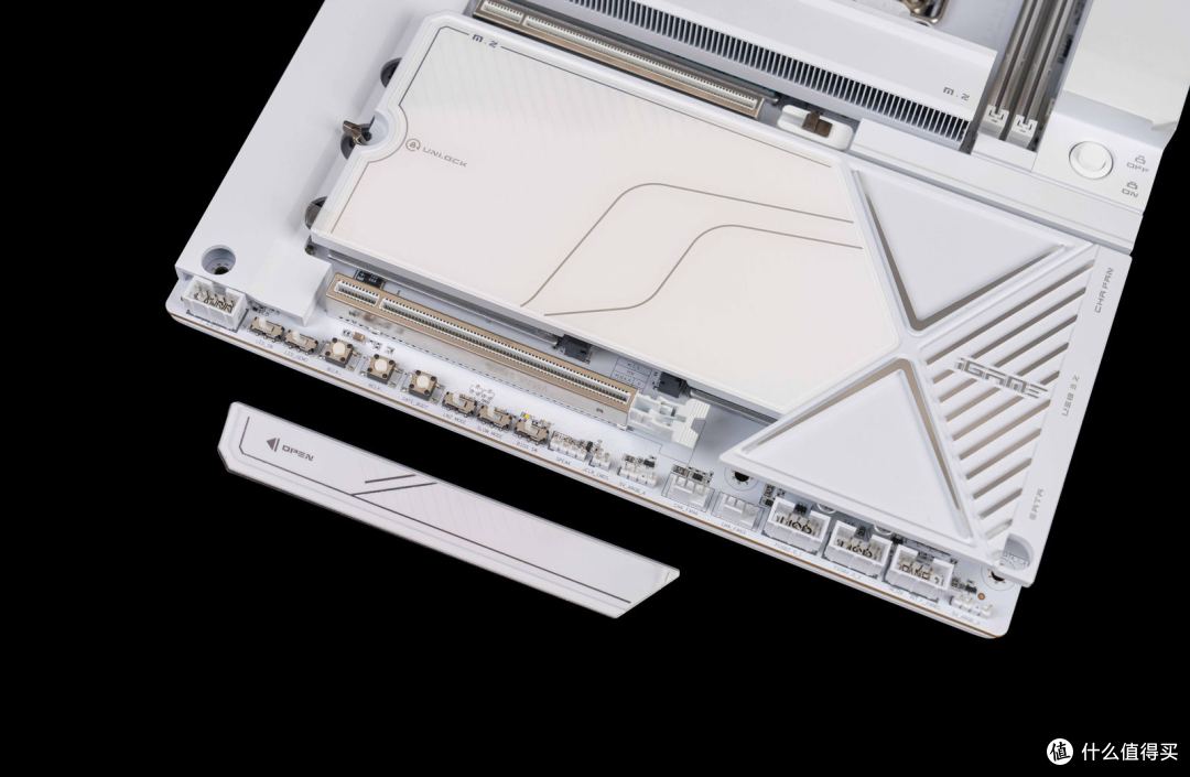 圣白智械,纯粹旗舰:iGame X870E VULCAN W OC V14 主板评测