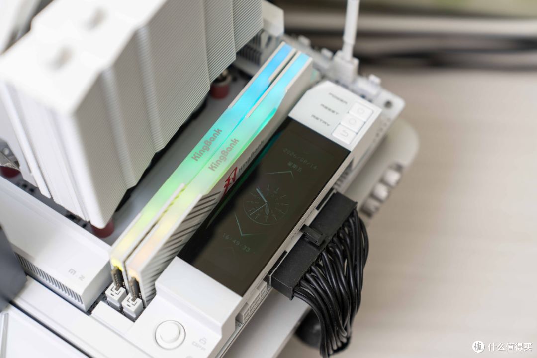 圣白智械,纯粹旗舰:iGame X870E VULCAN W OC V14 主板评测
