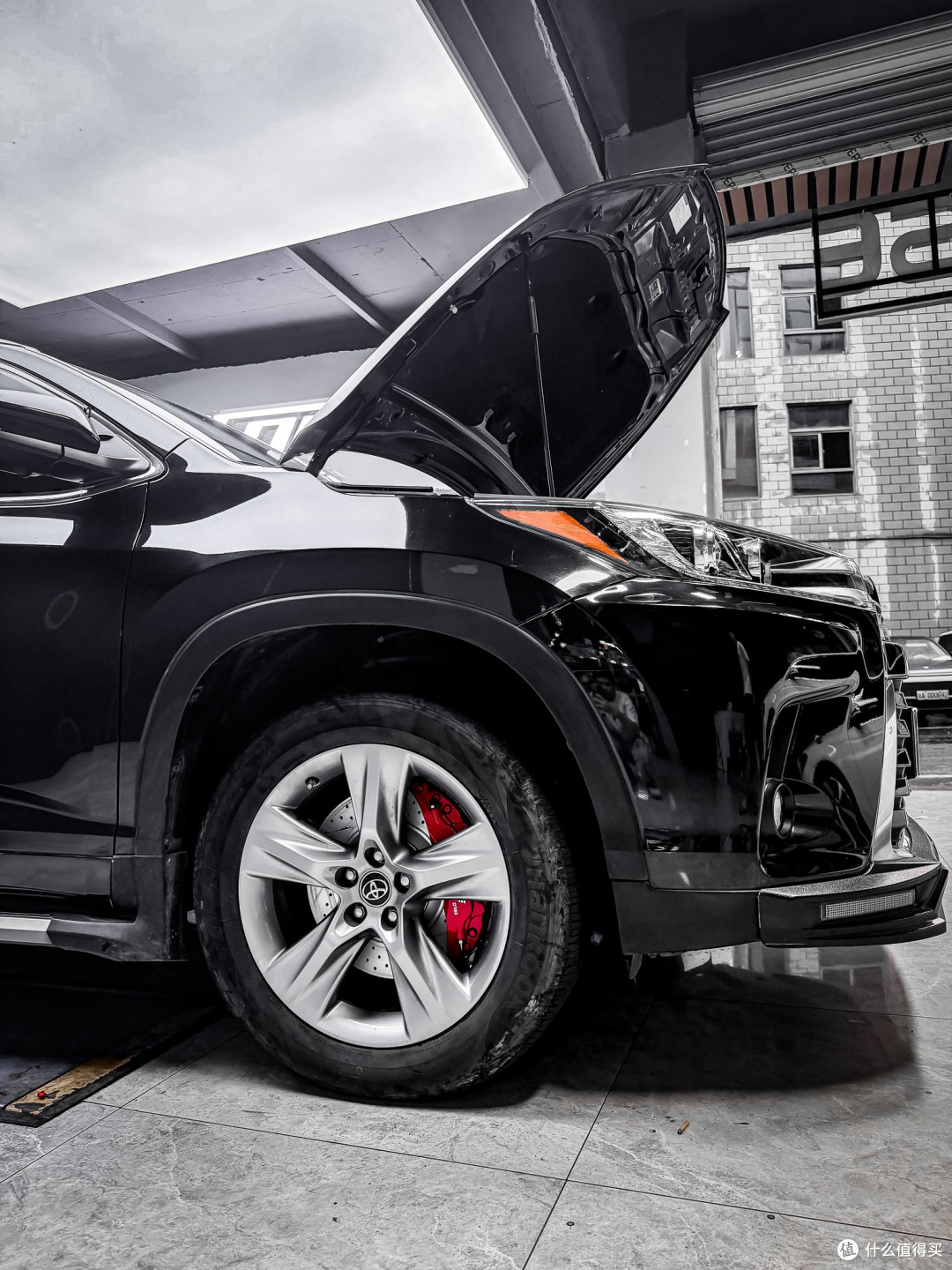 汉兰达家用 SUV 进阶,六活塞制动升级