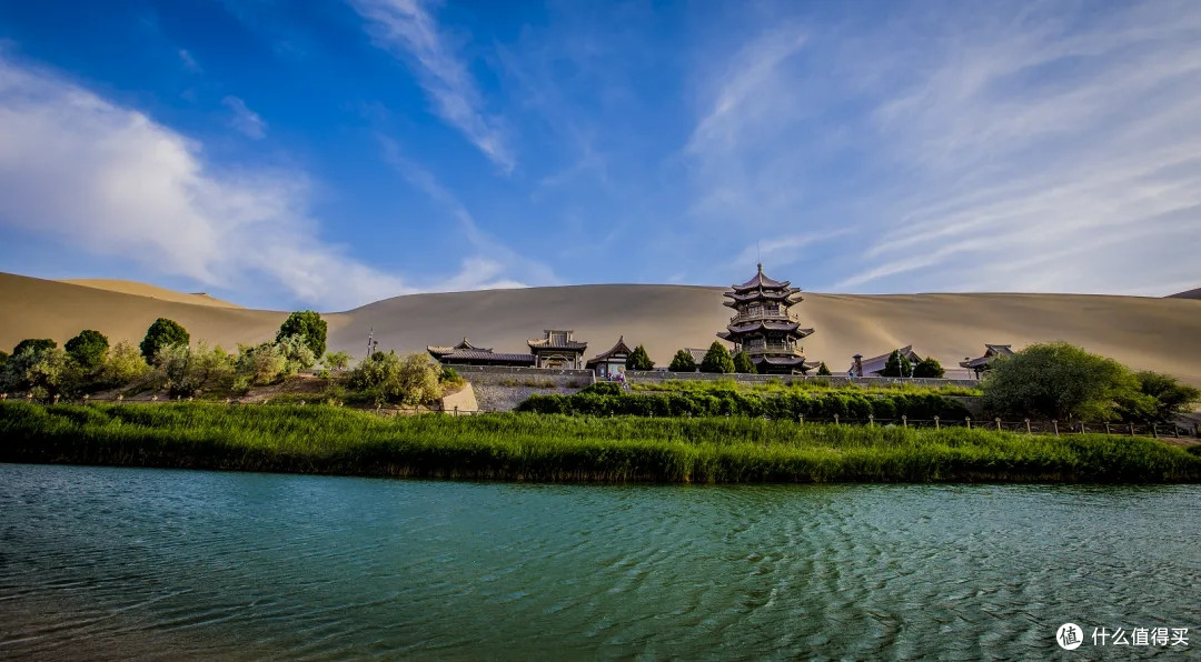 图源：鸣沙山月牙泉景区官网
