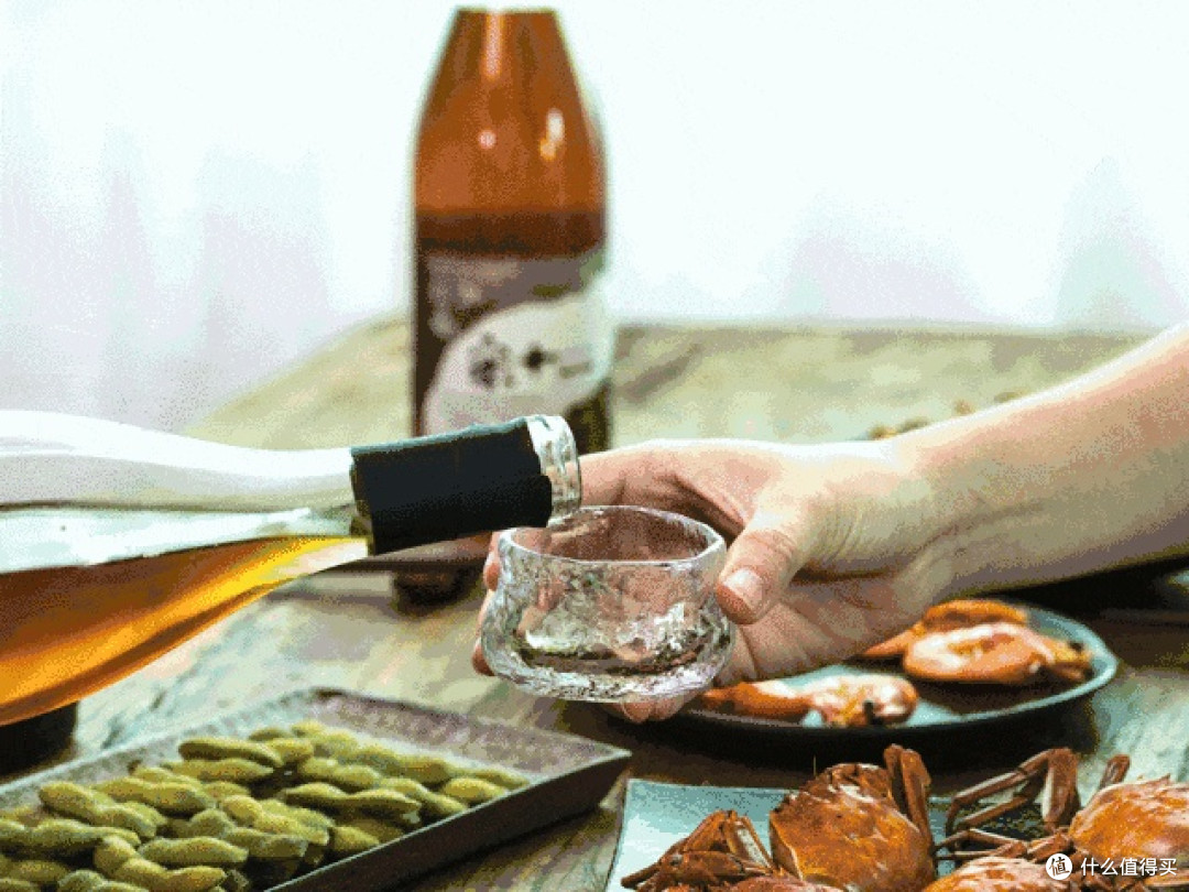 秋天的第一口鲜,从大闸蟹配黄酒开始