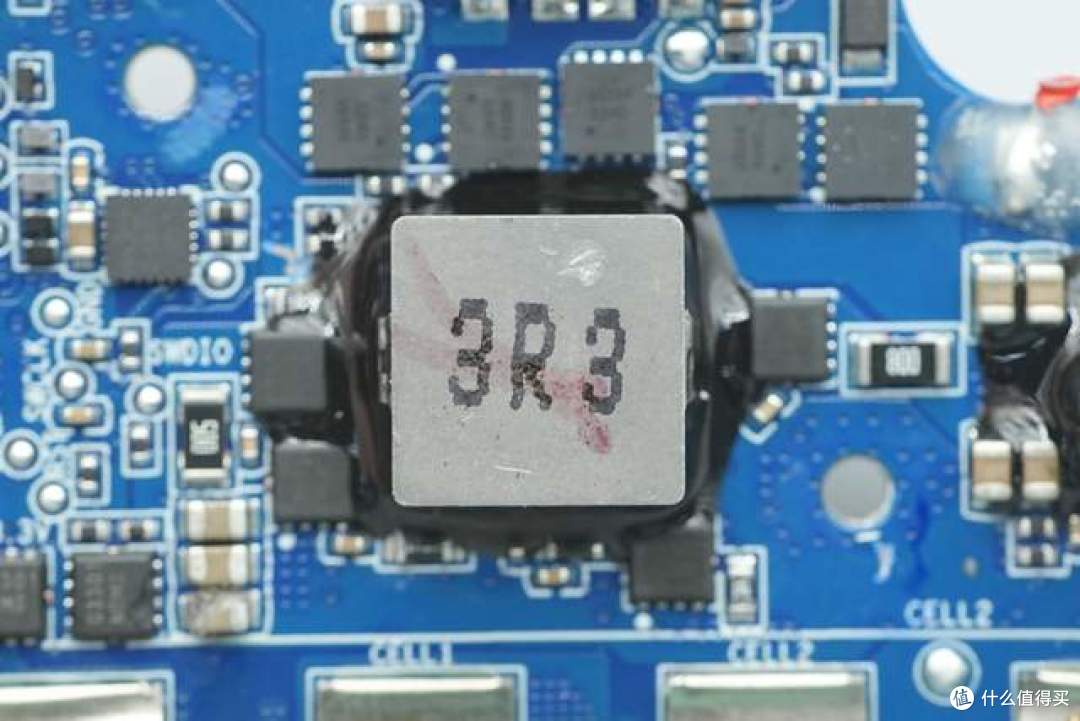 能当挂绳还能跑满67W!小米20000mAh自带线充电宝拆解