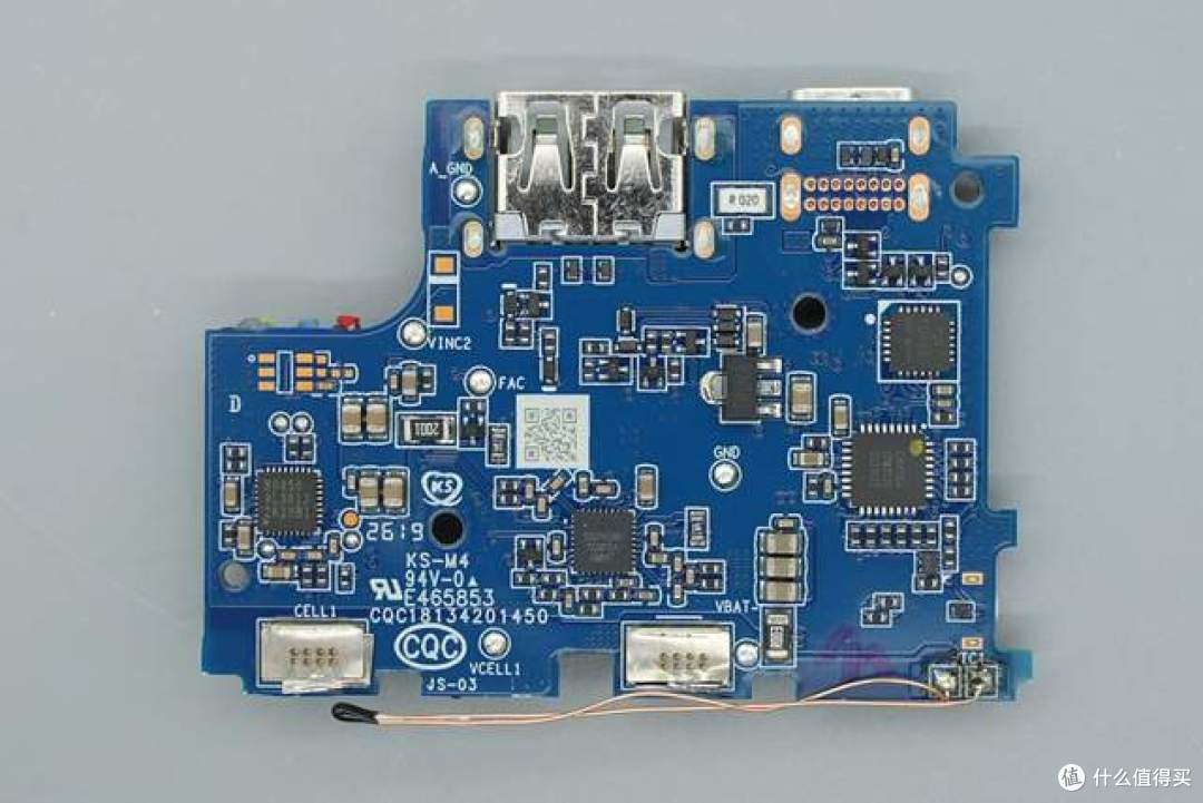 能当挂绳还能跑满67W!小米20000mAh自带线充电宝拆解