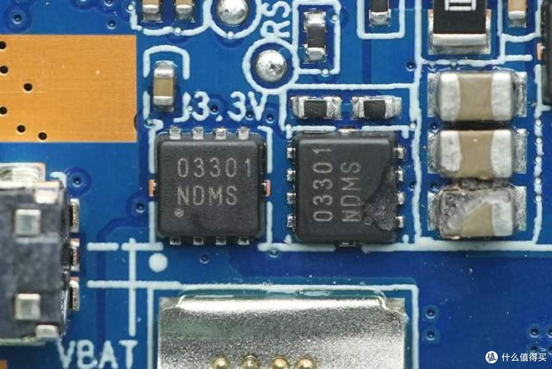 能当挂绳还能跑满67W!小米20000mAh自带线充电宝拆解