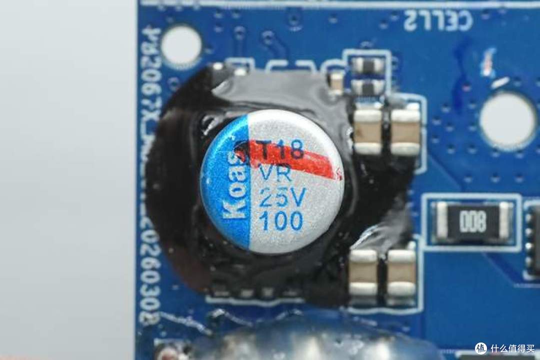 能当挂绳还能跑满67W!小米20000mAh自带线充电宝拆解