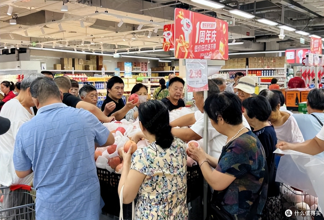 从手机涨价“等等党”变多,看懂折扣零售火热的原因