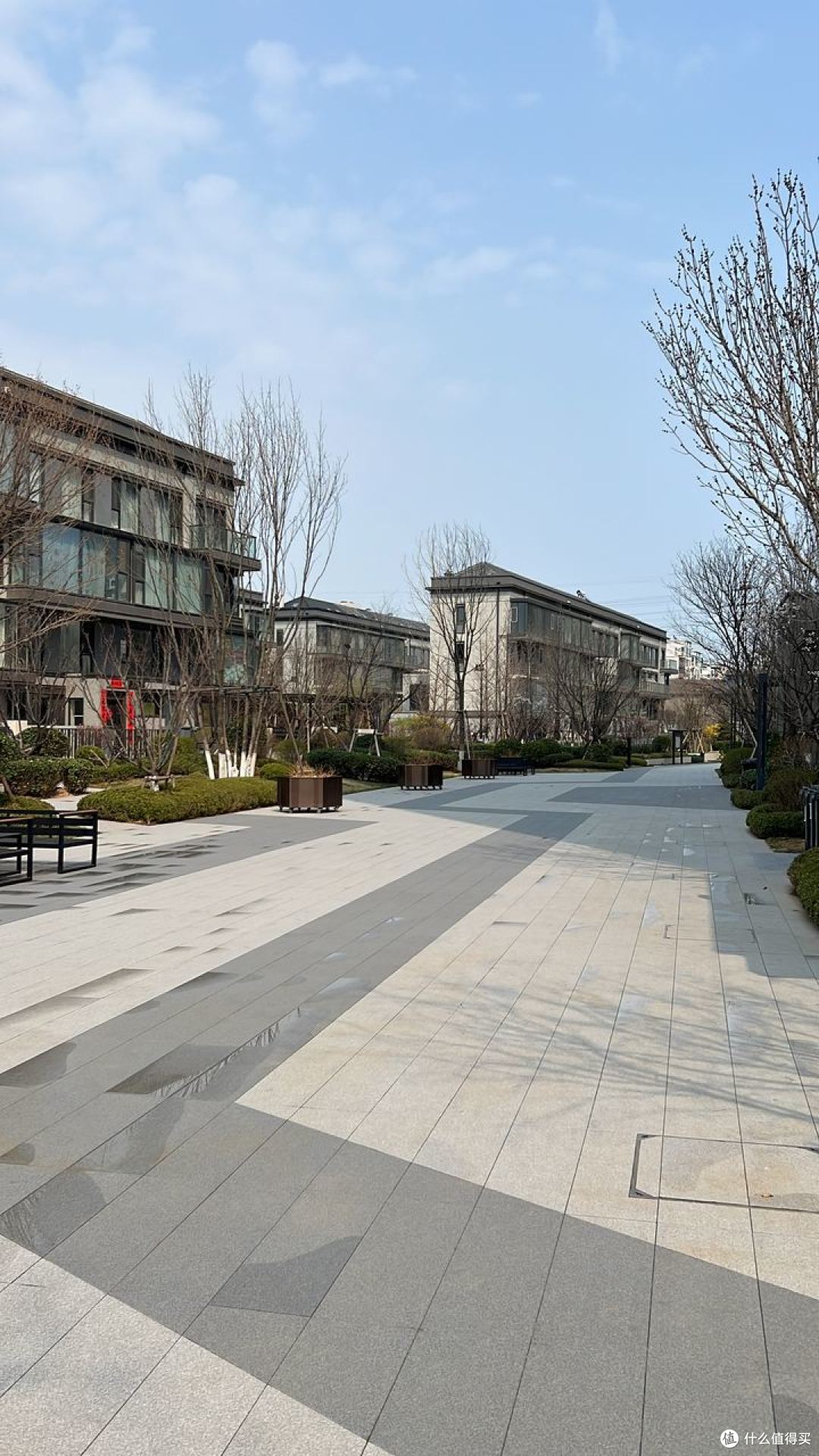 智能门锁拍邻居楼道,法院判拆还赔钱:边界感是双向的