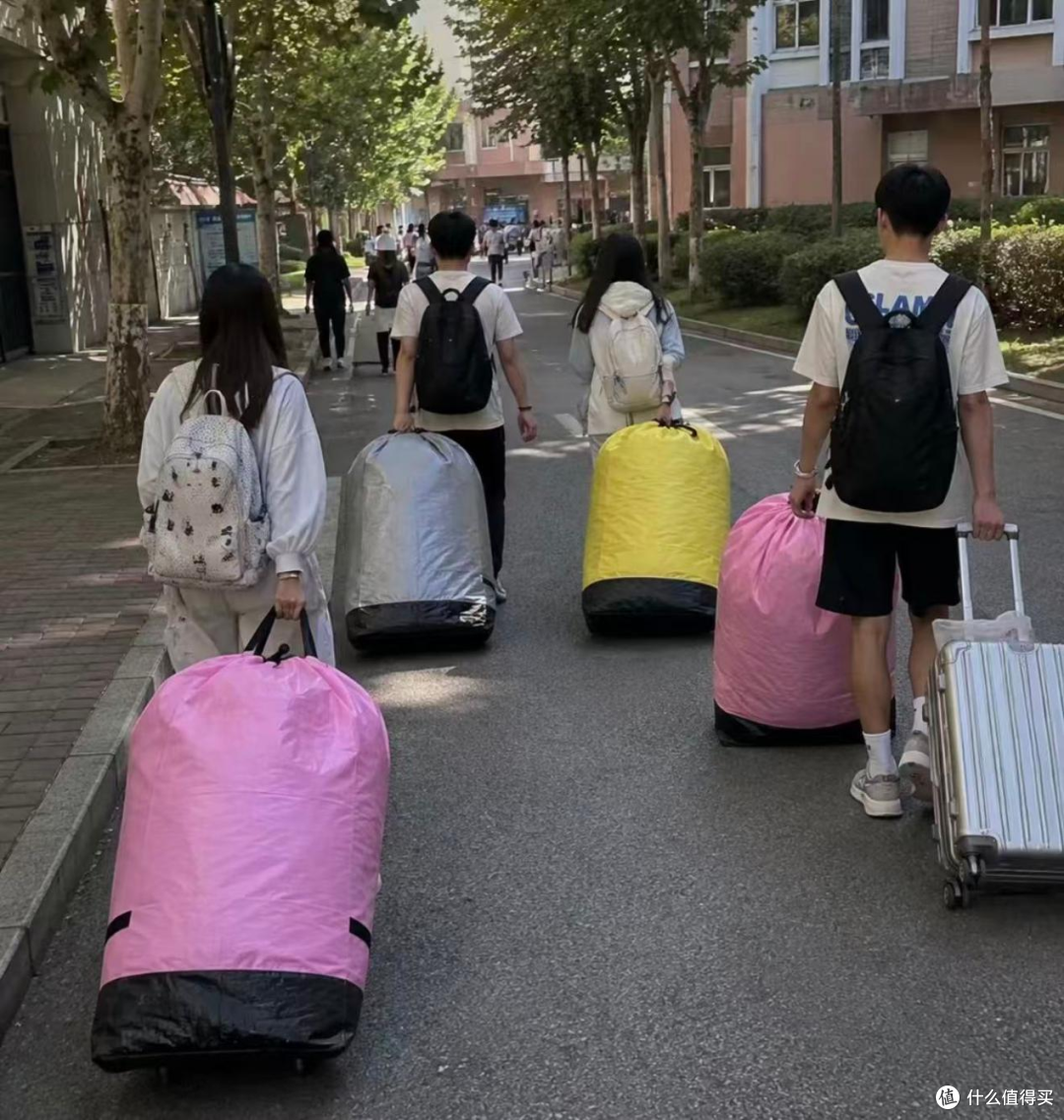 开学买运动鞋,这届大学生的“省钱哲学”正改变整个市场