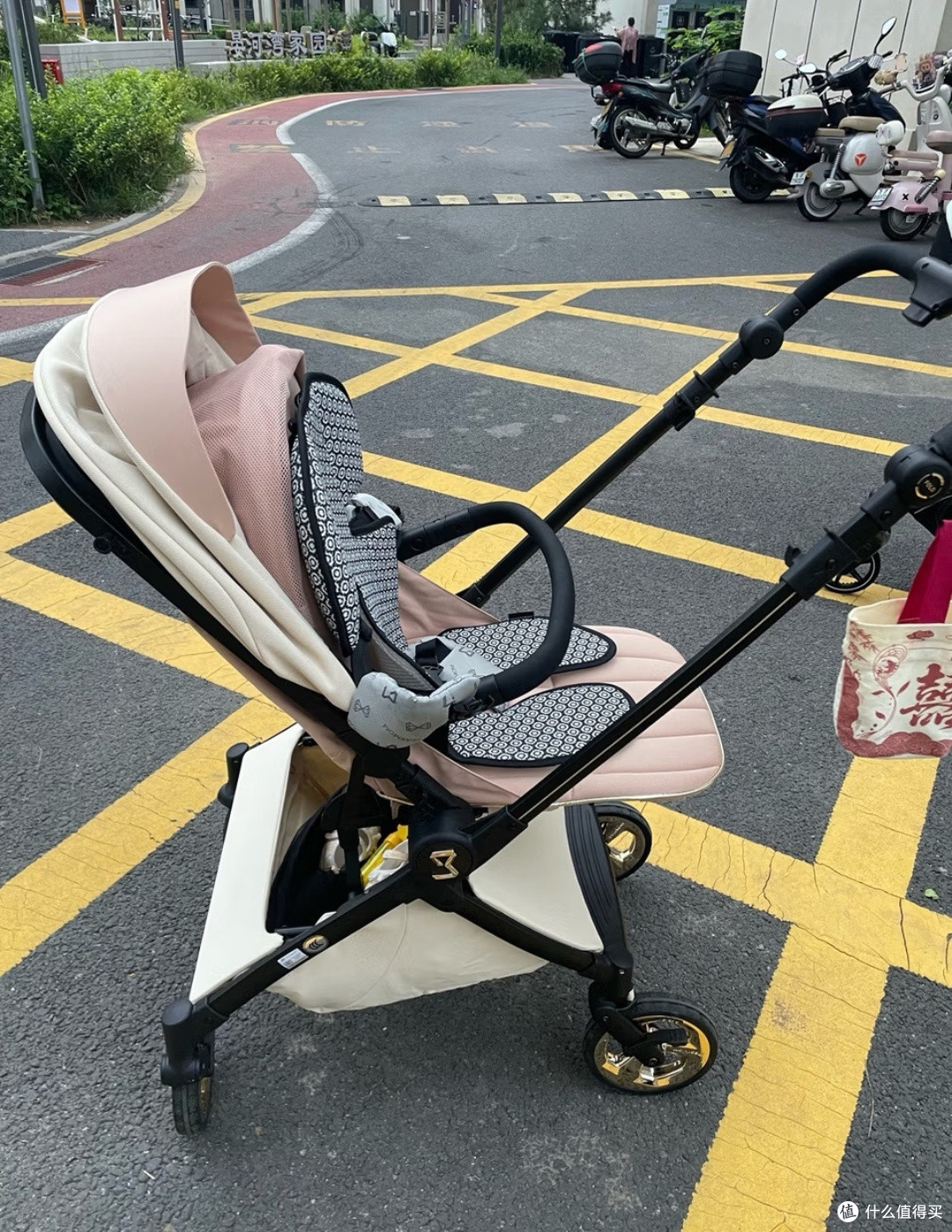 对比四款之后留下,这款DearMom婴儿推车太合心意