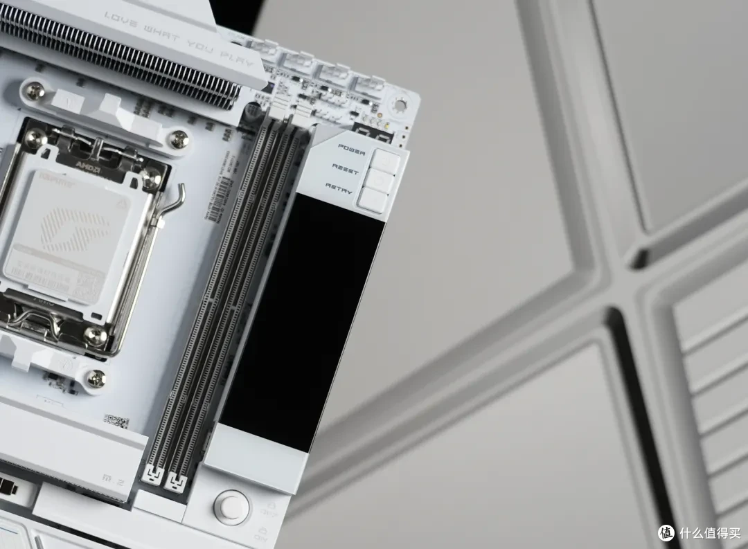 纯白AMD旗舰主板 七彩虹 X870E VULCAN W开箱测试