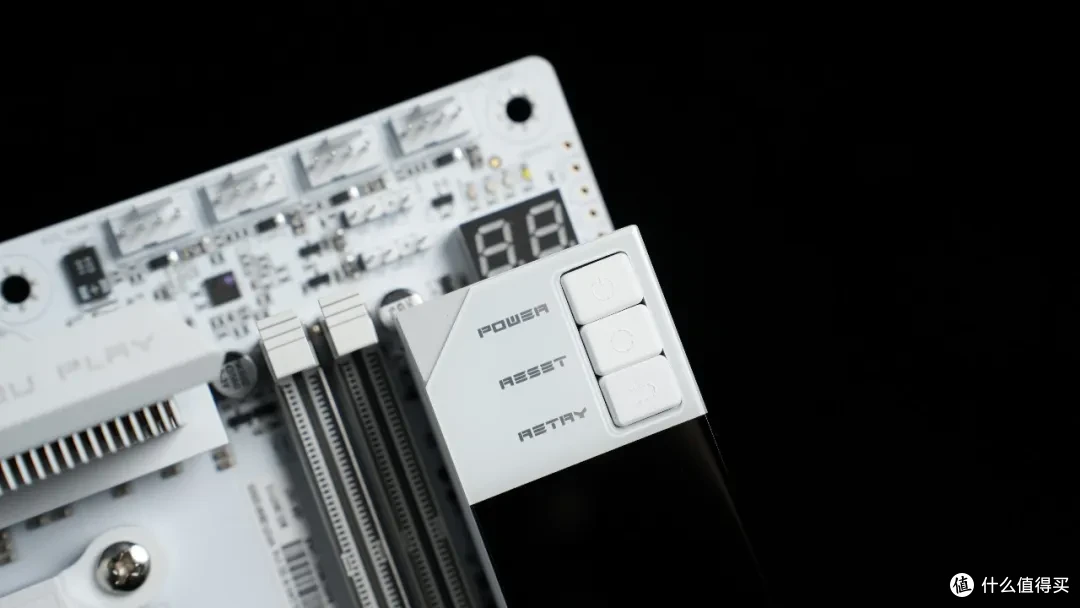 纯白AMD旗舰主板 七彩虹 X870E VULCAN W开箱测试