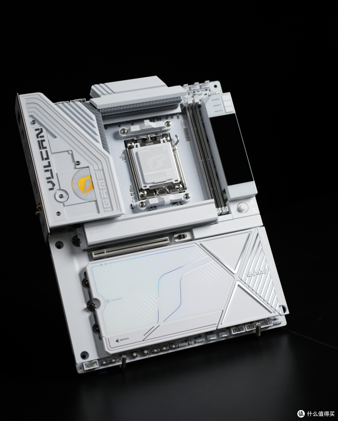 纯白AMD旗舰主板 七彩虹 X870E VULCAN W开箱测试