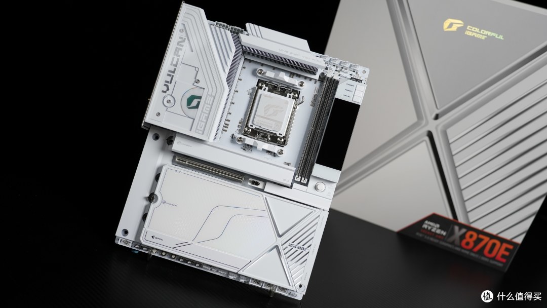 纯白AMD旗舰主板 七彩虹 X870E VULCAN W开箱测试