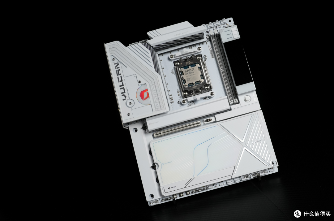 纯白AMD旗舰主板 七彩虹 X870E VULCAN W开箱测试