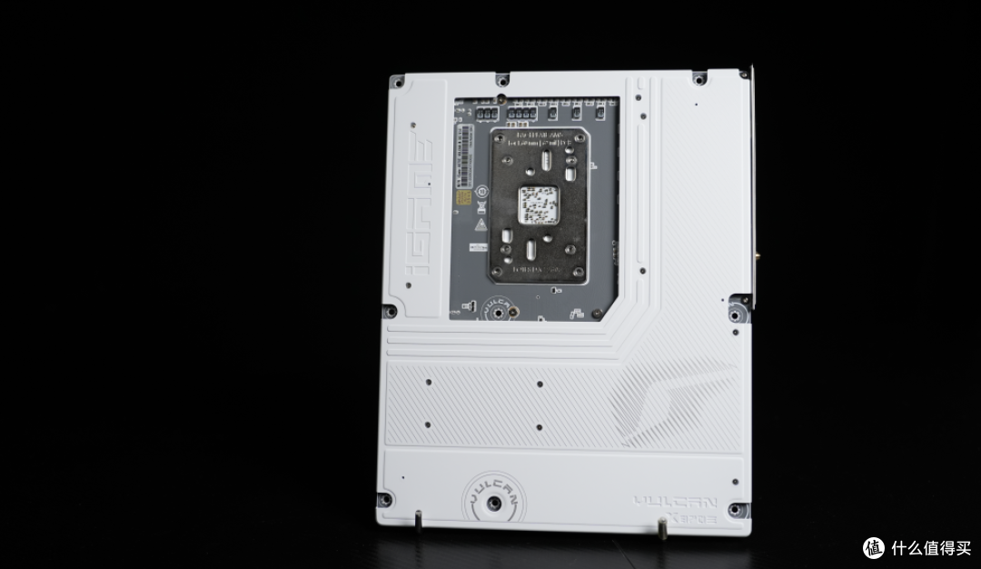 纯白AMD旗舰主板 七彩虹 X870E VULCAN W开箱测试