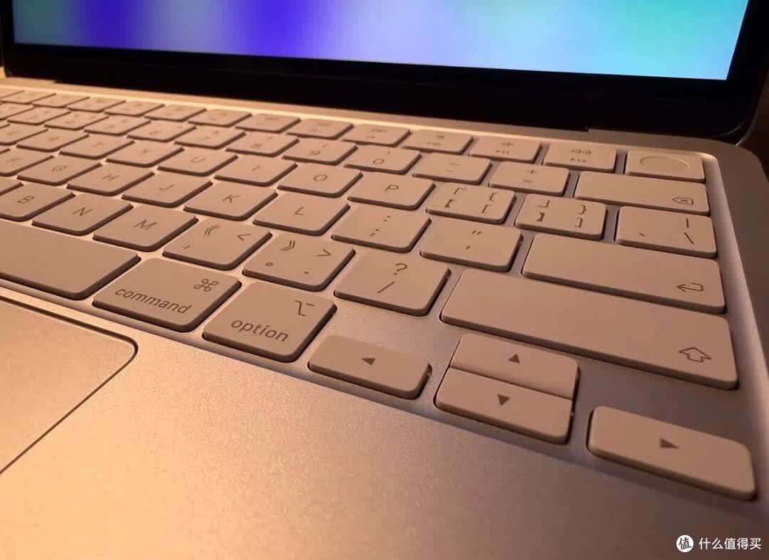 果然大家都一样穷！MacBook Neo在国外也那么火