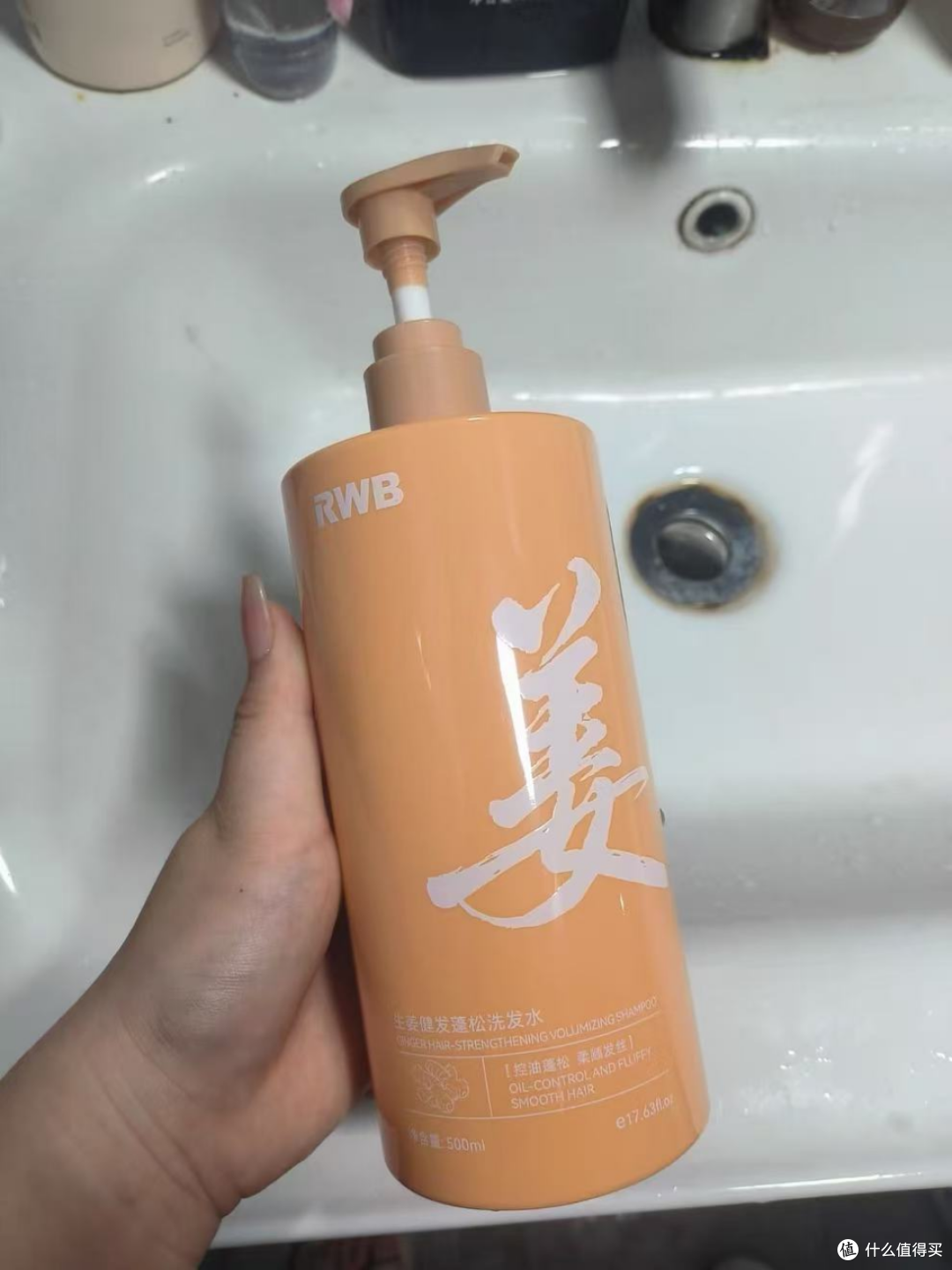 女生想少掉发又别太塌,发根轻不轻很关键:头顶状态会说话