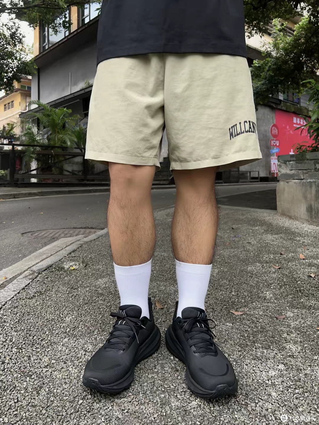 防泼水与舒适兼顾的跑鞋